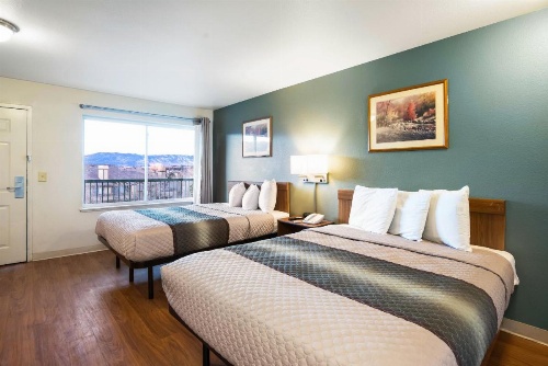 HomeTowne Studios Colorado Springs - Airport image 10