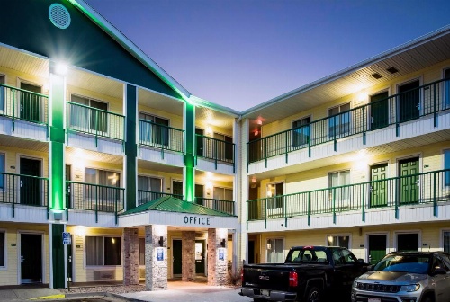 HomeTowne Studios Colorado Springs - Airport image 18