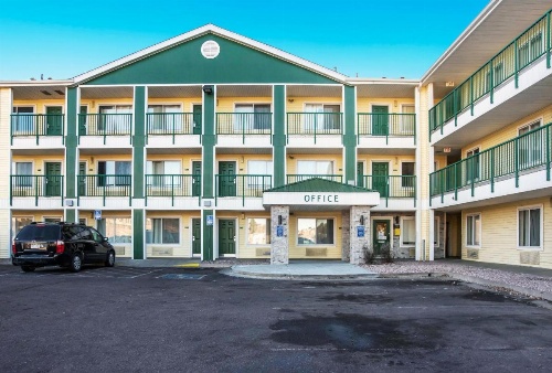 HomeTowne Studios Colorado Springs - Airport image 25