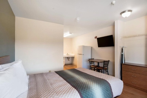 HomeTowne Studios Colorado Springs - Airport image 5