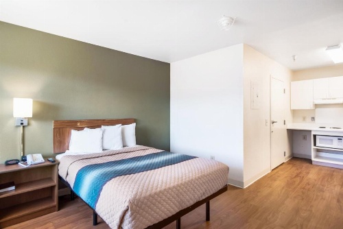 HomeTowne Studios Colorado Springs - Airport image 6